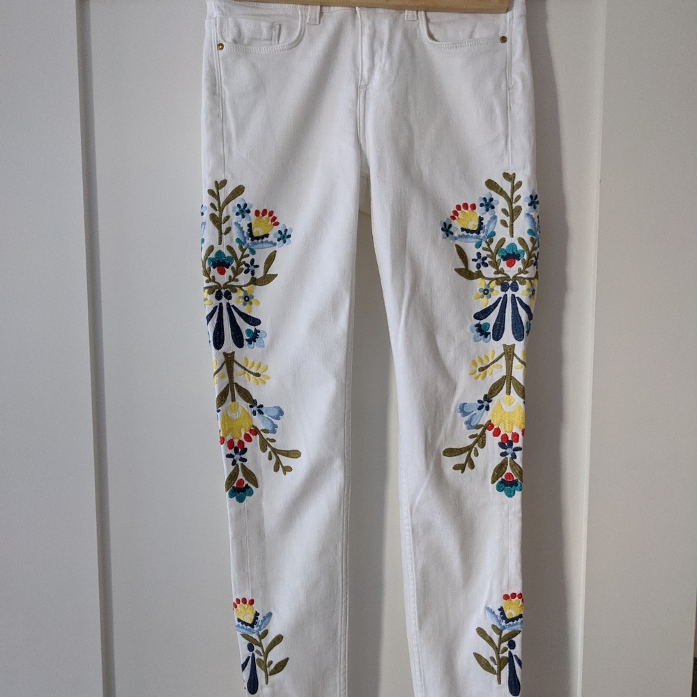 COPY - White Zara jeans with beautiful flower emb…